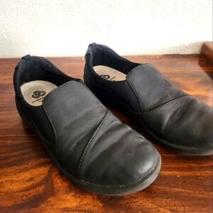Clarks 7.5 black loafers
